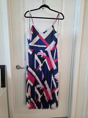 Skies Are Blue Colorblock V-Neck Dress in Navy, Hot Pink & White